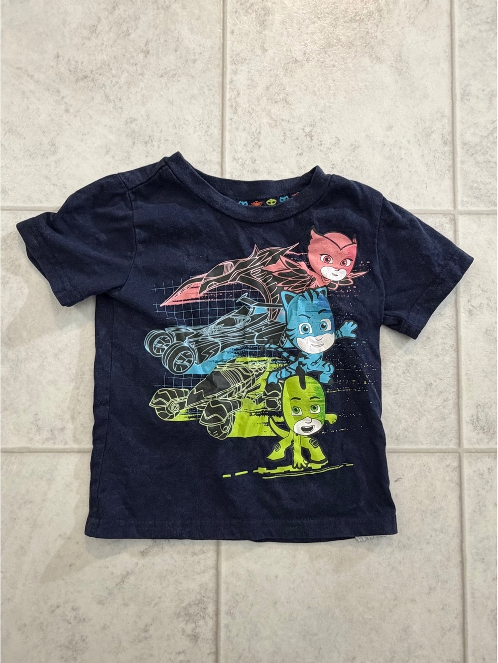 Navy character graphic T shirt size 3T